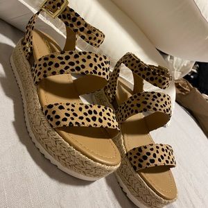 New SODA Leopard Ankle Flatform Sandals Size 7